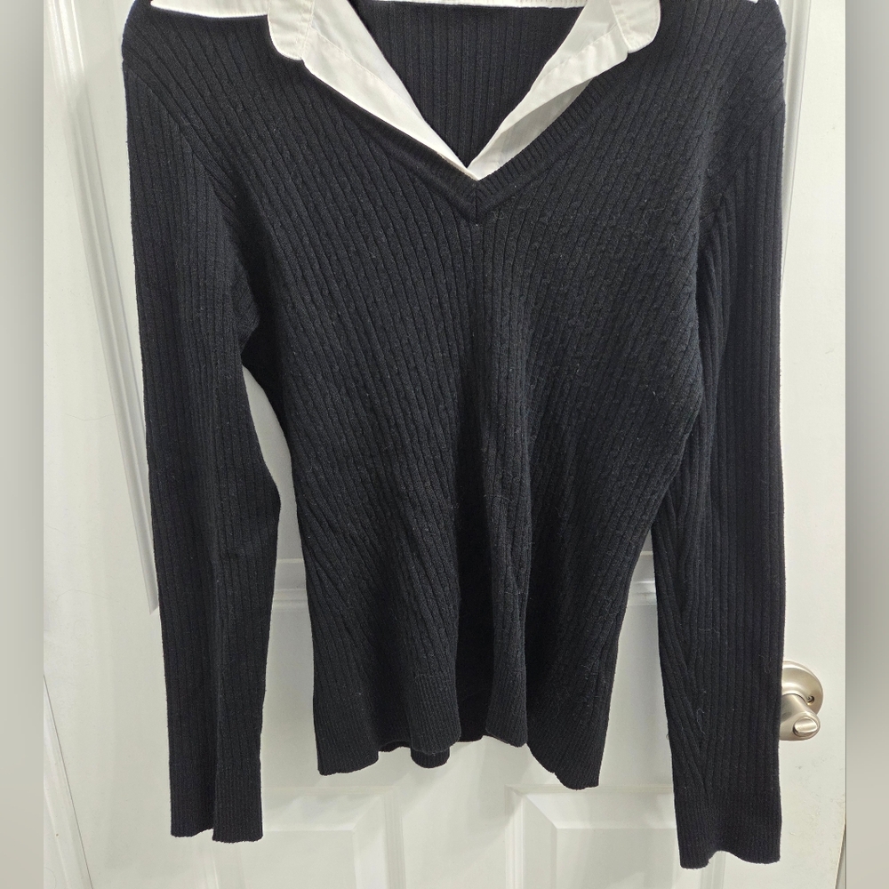 Carolyn Taylor Black Sweater with White Collar - Picture 4 of 9
